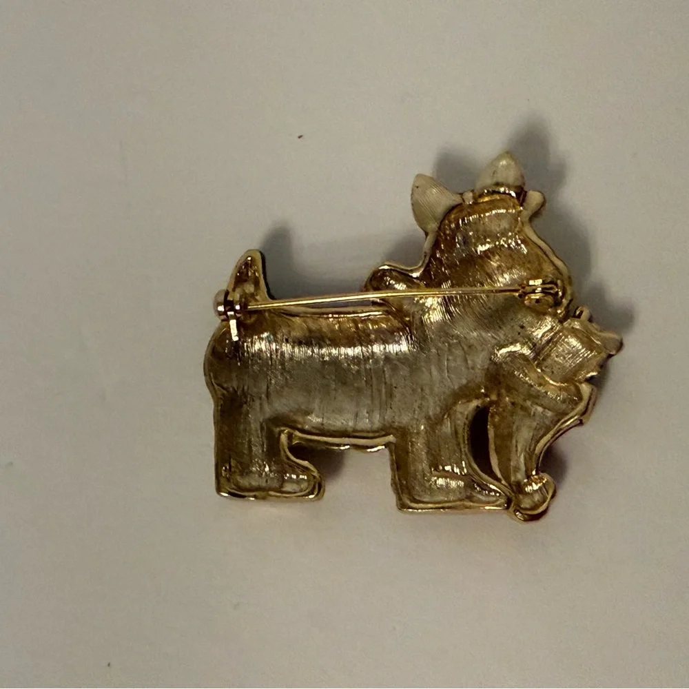 BROOCH DOG SCOTTIE SCOTTISH TERRIER GOLD TONE GLOSSY ENAMEL CREAM GRAY HOLIDAY - Picture 6 of 7